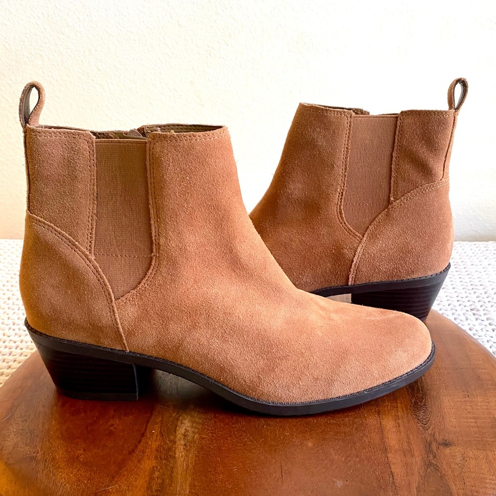 Vionic Womens 8.5 Roseland Tan Suede Chelsea Ankle Boots Shoes EUC